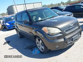 2011 Kia Soul + with VIN KNDJT2A22B7243696, listed as a IAAI auction lot 41762093 with 195,696 mi miles. Bid and sale history available at carsss.com. Image 1.