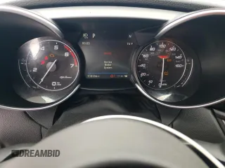 2018 Alfa Romeo Giulia z VIN ZARFAEBN0J7563478, wystawiony jako Copart lot #55683915 z przebiegiem 110 134 mil mil oraz Szkody całkowita. Historia ofert i sprzedaży dostępna na DreamBid. Obrazek 9.