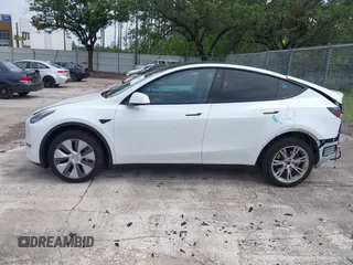 2023 Tesla Model Y Long Range z VIN 7SAYGDEE0PA065534, wystawiony jako IAAI lot #42445868 z przebiegiem 22 638 mil mil oraz . Historia ofert i sprzedaży dostępna na DreamBid. Obrazek 14.