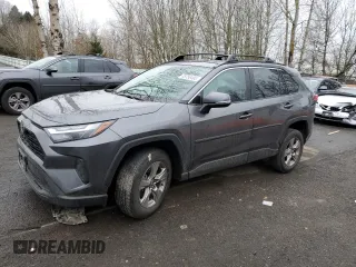 2022 Toyota RAV4 XLE with VIN 2T3P1RFV1NC299585, listed as a Copart auction lot 45756495 with 32,332 mi miles and Salvage Title. Bid and sale history available at carsss.com. Image 1.