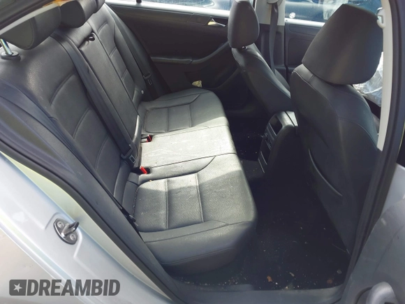2011 Volkswagen Jetta SE z VIN 3VWDZ7AJ9BM367581, wystawiony jako IAAI lot #42032765 z przebiegiem 136 472 mil mil oraz . Historia ofert i sprzedaży dostępna na DreamBid. Obrazek 8.
