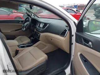 2017 Hyundai Tucson SE Plus with VIN KM8J33A43HU416901, listed as a IAAI auction lot 41445367 with 109,116 mi miles. Bid and sale history available at carsss.com. Image 5.