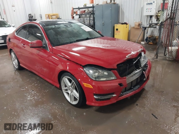 2013 Mercedes-Benz C 250 z VIN WDDGJ4HB4DG043607, wystawiony jako IAAI lot #41598783 z przebiegiem 96 031 mil mil oraz . Historia ofert i sprzedaży dostępna na DreamBid. Obrazek 1.