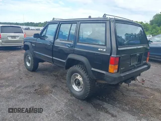 1987 Jeep Cherokee with VIN 1JCMR7819HT174249, listed as a IAAI auction lot 42458110 with 157,683 mi miles and . Bid and sale history available at DreamBid. Image 3.