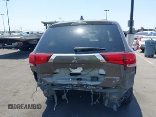 2017 Mitsubishi Outlander SE z VIN JA4AD3A32HZ040522, wystawiony jako IAAI lot #42444446 z przebiegiem 62 842 mil mil oraz . Historia ofert i sprzedaży dostępna na DreamBid. Obrazek 16.