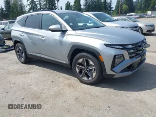 2025 Hyundai Tucson SEL z VIN 5NMJB3DE9SH554856, wystawiony jako IAAI lot #42460268 z przebiegiem 688 mil mil oraz . Historia ofert i sprzedaży dostępna na DreamBid. Obrazek 1.