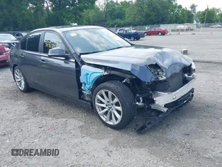 2018 BMW 3 Series 320i xDrive z VIN WBA8A3C55JA358857, wystawiony jako IAAI lot #42464459 z przebiegiem 72 068 mil mil oraz . Historia ofert i sprzedaży dostępna na DreamBid. Obrazek 1.