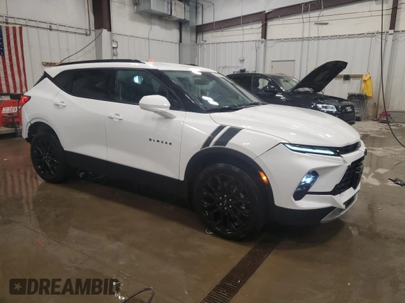 2024 Chevrolet Blazer LT z VIN 3GNKBHR46RS182730, wystawiony jako Copart lot #52231375 z przebiegiem 11 601 mil mil oraz Szkoda całkowita • Salvage title. Historia ofert i sprzedaży dostępna na DreamBid. Obrazek 4.