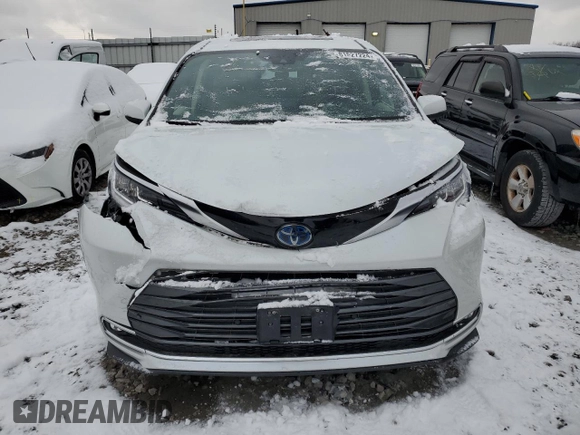 2022 Toyota Sienna Limited with VIN 5TDZSKFCXNS068163, listed as a Copart auction lot 81827224 with 40,821 mi miles and Salvage Title. Bid and sale history available at carsss.com. Image 5.