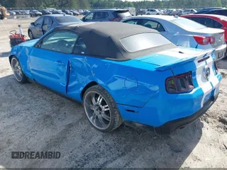 2011 Ford Mustang V6 z VIN 1ZVBP8EM1B5100724, wystawiony jako IAAI lot #42366863 z przebiegiem 221 814 mil mil oraz . Historia ofert i sprzedaży dostępna na DreamBid. Obrazek 3.