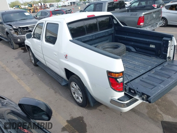 2006 Honda Ridgeline RTL z VIN 2HJYK16586H519593, wystawiony jako IAAI lot #42111678 z przebiegiem 244 962 mil mil oraz . Historia ofert i sprzedaży dostępna na DreamBid. Obrazek 3.