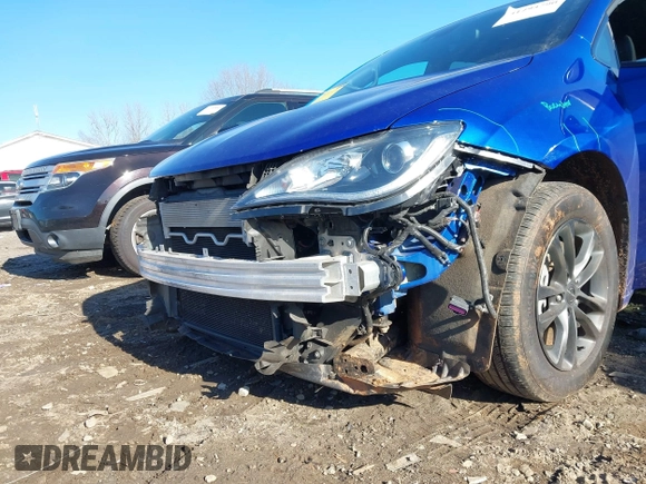 2020 Chrysler Pacifica Launch Edition with VIN 2C4RC3BG1LR123861, listed as a IAAI auction lot 41294790 with 56,007 mi miles and . Bid and sale history available at DreamBid. Image 6.