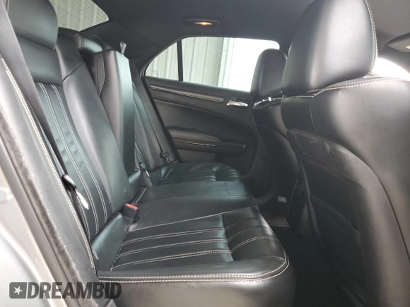 2016 Chrysler 300 S Alloy Edition z VIN 2C3CCAGGXGH244553, wystawiony jako Copart lot #55015095 z przebiegiem 93 003 mil mil oraz Szkoda całkowita • Salvage title. Historia ofert i sprzedaży dostępna na DreamBid. Obrazek 10.