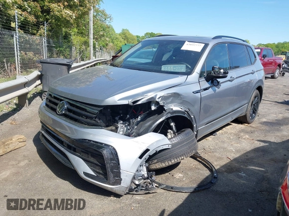 2024 Volkswagen Tiguan SE R-Line Black with VIN 3VV8B7AX3RM108710, listed as a IAAI auction lot 42032777 with 17,337 mi miles and . Bid and sale history available at DreamBid. Image 17.