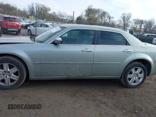 2006 Chrysler 300 C with VIN 2C3LK63H56H423161, listed as a IAAI auction lot 41947286 with 227,092 mi miles and . Bid and sale history available at carsss.com. Image 14.