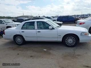 2009 Mercury Grand Marquis LS with VIN 2MEHM75V39X622111, listed as a IAAI auction lot 41509576 with 197,552 mi miles. Bid and sale history available at carsss.com. Image 13.