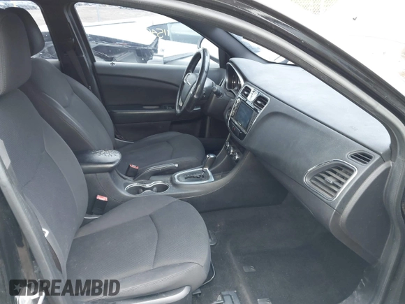 2014 Chrysler 200 Touring z VIN 1C3CCBBG9EN176683, wystawiony jako IAAI lot #42060591 z przebiegiem 115 408 mil mil oraz . Historia ofert i sprzedaży dostępna na DreamBid. Obrazek 5.
