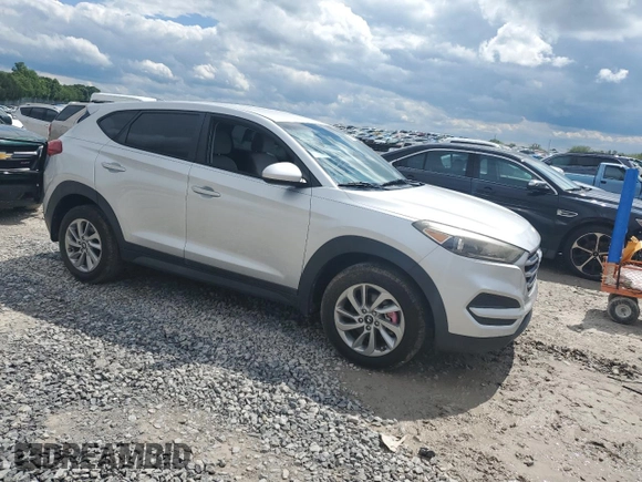 2017 Hyundai Tucson SE z VIN KM8J23A45HU306130, wystawiony jako Copart lot #55760375 z przebiegiem 106 294 mil mil oraz Czysty tytuł • Clean title. Historia ofert i sprzedaży dostępna na DreamBid. Obrazek 4.