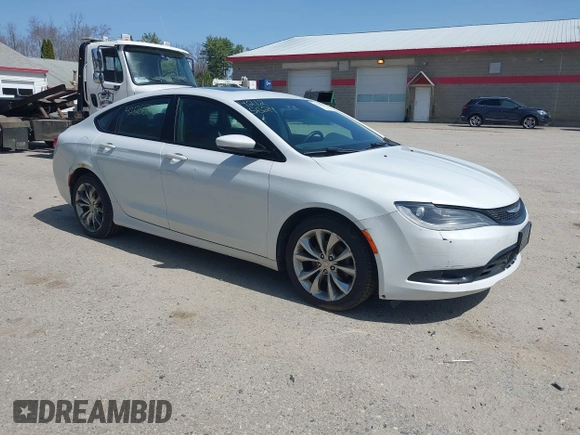 2015 Chrysler 200 S with VIN 1C3CCCBB6FN573571, listed as a IAAI auction lot 42125624 with 171,933 mi miles. Bid and sale history available at carsss.com. Image 1.