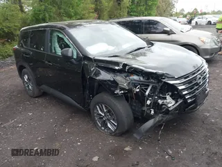 2024 Nissan Rogue S z VIN 5N1BT3AB3RC750808, wystawiony jako IAAI lot #42203821 z przebiegiem 14 810 mil mil oraz . Historia ofert i sprzedaży dostępna na DreamBid. Obrazek 1.