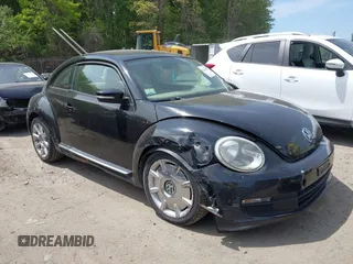 2013 Volkswagen Beetle 2.5L с VIN 3VWJP7AT4DM601882, выставлен на аукционе IAAI как лот 42252667 с пробегом 114 910 миль миль и . История ставок и продаж доступна на DreamBid. Изображение 1.