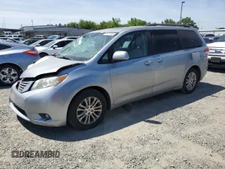2011 Toyota Sienna XLE AAS z VIN 5TDYK3DC7BS058139, wystawiony jako Copart lot #55767755 z przebiegiem 179 545 mil mil oraz Szkoda całkowita • Salvage title. Historia ofert i sprzedaży dostępna na DreamBid. Obrazek 1.