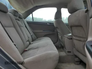2006 Toyota Camry STD z VIN 4T1BE32KX6U724706, wystawiony jako Copart lot #59139525 z przebiegiem 168 693 mil mil oraz Czysty tytuł • Clean title. Historia ofert i sprzedaży dostępna na DreamBid. Obrazek 10.