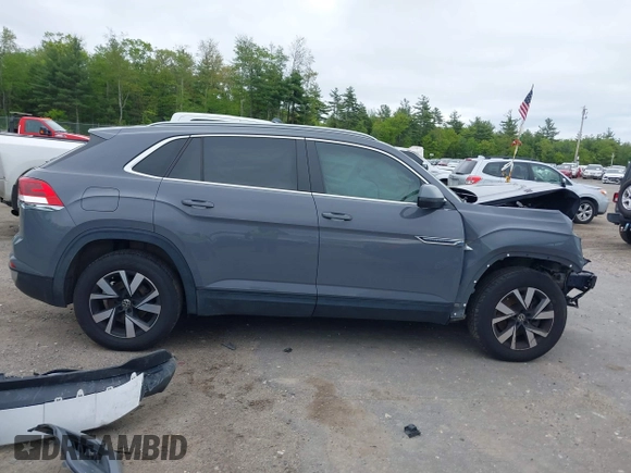 2020 Volkswagen Atlas SEL with VIN 1V2ME2CA3LC220933, listed as a IAAI auction lot 42265014 with 43,343 mi miles and . Bid and sale history available at DreamBid. Image 14.