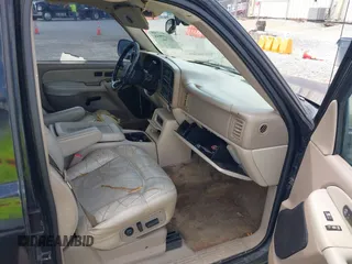 2001 Chevrolet Suburban LS with VIN 1GNEC16T91J316830, listed as a IAAI auction lot 41832158 with 143,332 mi miles. Bid and sale history available at carsss.com. Image 5.
