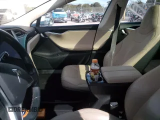 2014 Tesla Model S 60 z VIN 5YJSA1H19EFP37392, wystawiony jako Copart lot #57347625 z przebiegiem Nie podano mil oraz Szkoda całkowita • Salvage title. Historia ofert i sprzedaży dostępna na DreamBid. Obrazek 8.