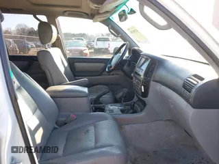 2005 Toyota Land Cruiser z VIN JTEHT05J952078683, wystawiony jako IAAI lot #41769150 z przebiegiem 299 737 mil mil oraz . Historia ofert i sprzedaży dostępna na DreamBid. Obrazek 5.