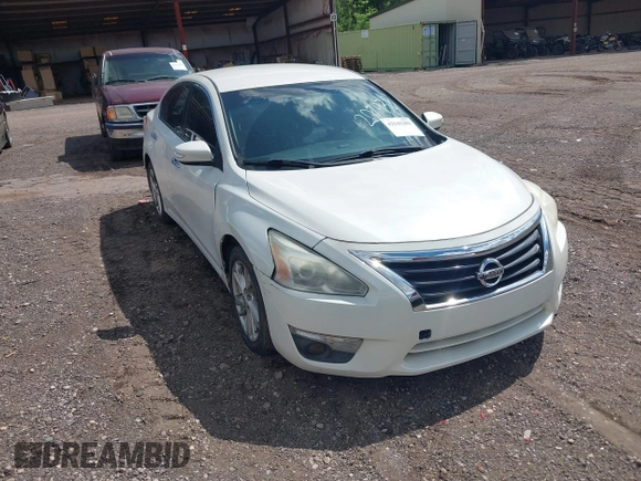 2013 Nissan Altima SV with VIN 1N4AL3AP7DC207438, listed as a IAAI auction lot 42141303 with 224,279 mi miles and . Bid and sale history available at carsss.com. Image 1.
