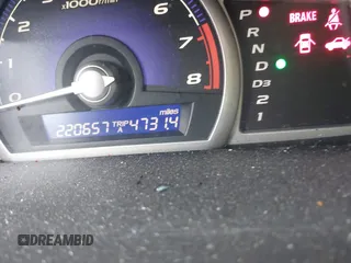 2006 Honda Civic LX z VIN 1HGFA16596L032275, wystawiony jako IAAI lot #42184178 z przebiegiem 220 657 mil mil oraz . Historia ofert i sprzedaży dostępna na DreamBid. Obrazek 7.