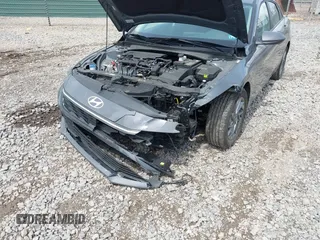 2024 Hyundai Elantra SEL z VIN KMHLM4DGXRU658961, wystawiony jako IAAI lot #42180658 z przebiegiem 5 090 mil mil oraz . Historia ofert i sprzedaży dostępna na DreamBid. Obrazek 6.