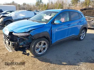 2022 Hyundai Kona SEL z VIN KM8K6CAB3NU923125, wystawiony jako IAAI lot #41014092 z przebiegiem 16 697 mil mil oraz . Historia ofert i sprzedaży dostępna na DreamBid. Obrazek 2.