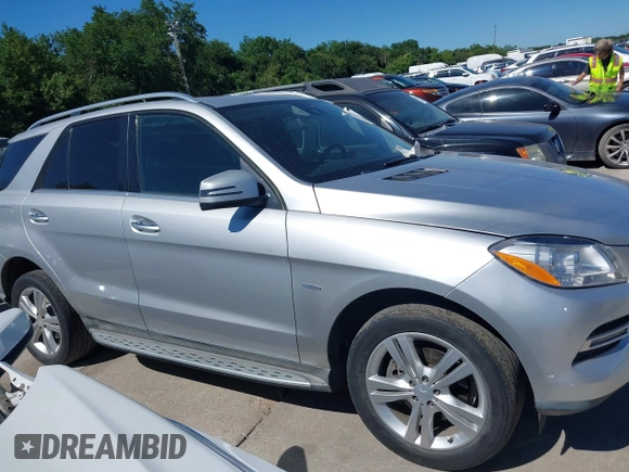 2012 Mercedes-Benz M 350 with VIN 4JGDA5HB4CA061749, listed as a IAAI auction lot 42312603 with 172,246 mi miles and . Bid and sale history available at DreamBid. Image 13.