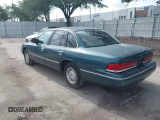1995 Ford Crown Victoria LX с VIN 2FALP74W9SX120258, выставлен на аукционе IAAI как лот 42414057 с пробегом 210 215 миль миль и . История ставок и продаж доступна на DreamBid. Изображение 3.