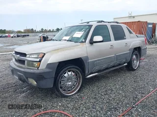 2004 Chevrolet Avalanche Z71 with VIN 3GNEK12T24G147409, listed as a IAAI auction lot 41843423 with 265,742 mi miles. Bid and sale history available at carsss.com. Image 2.