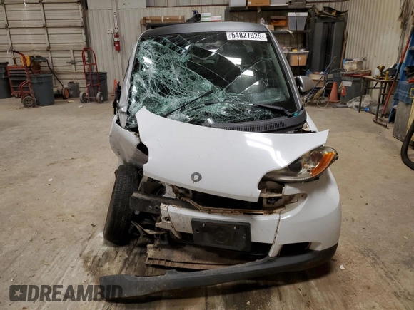 2010 Smart fortwo Pure z VIN WMEEJ3BA7AK418332, wystawiony jako Copart lot #54827925 z przebiegiem 39 972 mil mil oraz Szkoda całkowita • Salvage title. Historia ofert i sprzedaży dostępna na DreamBid. Obrazek 5.