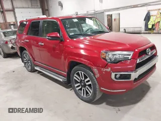 2018 Toyota 4Runner SR5 z VIN JTEBU5JRXJ5495556, wystawiony jako IAAI lot #42060467 z przebiegiem 235 195 mil mil oraz . Historia ofert i sprzedaży dostępna na DreamBid. Obrazek 1.