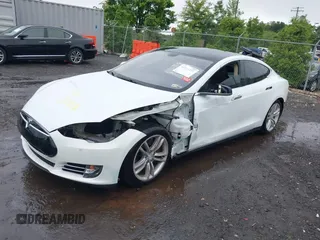 2013 Tesla Model S Performance z VIN 5YJSA1CP9DFP20778, wystawiony jako IAAI lot #42511532 z przebiegiem Nie podano mil oraz . Historia ofert i sprzedaży dostępna na DreamBid. Obrazek 20.