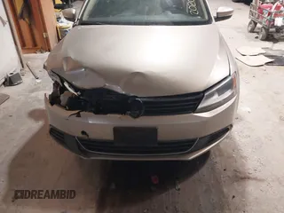 2014 Volkswagen Jetta TDI w/Premium с VIN 3VW3L7AJ6EM237033, выставлен на аукционе IAAI как лот 41482020 с пробегом 134 990 миль миль и . История ставок и продаж доступна на DreamBid. Изображение 12.