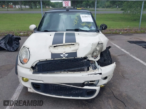 2011 MINI Convertible S с VIN WMWZP3C57BTX82937, выставлен на аукционе IAAI как лот 42389373 с пробегом 60 651 миль миль и . История ставок и продаж доступна на DreamBid. Изображение 12.