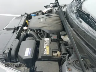 2017 Hyundai Veloster z VIN KMHTC6AD6HU306130, wystawiony jako IAAI lot #42891371 z przebiegiem 169 866 mil mil oraz . Historia ofert i sprzedaży dostępna na DreamBid. Obrazek 19.