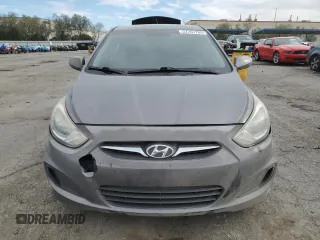 2013 Hyundai Accent GS z VIN KMHCT5AEXDU132351, wystawiony jako Copart lot #57257785 z przebiegiem 91 426 mil mil oraz Szkoda całkowita • Salvage title. Historia ofert i sprzedaży dostępna na DreamBid. Obrazek 5.