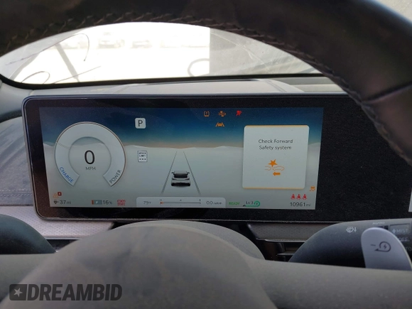 2024 Genesis GV60 z VIN KMUKEDSBXRU021487, wystawiony jako IAAI lot #41593903 z przebiegiem 10 961 mil mil oraz . Historia ofert i sprzedaży dostępna na DreamBid. Obrazek 18.