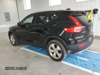 2021 Volvo XC40 Momentum z VIN YV4AC2HK8M2581963, wystawiony jako Copart lot #54700415 z przebiegiem 91 795 mil mil oraz Tytuł czysty. Historia ofert i sprzedaży dostępna na DreamBid. Obrazek 2.