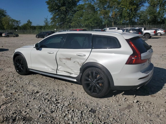 2020 Volvo V60 Cross Country with VIN YV4102WK3L1040075, listed as a Copart auction lot 68047154 with 46,599 mi miles and Salvage Title. Bid and sale history available at carsss.com. Image 2.