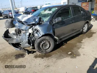 2009 Toyota Yaris z VIN JTDBT903X91298630, wystawiony jako Copart lot #52547395 z przebiegiem Nie podano mil oraz Szkoda całkowita • Salvage title. Historia ofert i sprzedaży dostępna na DreamBid. Obrazek 1.