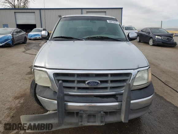 2002 Ford F-150 XL z VIN 1FTRX17W52NA62115, wystawiony jako Copart lot #50415375 z przebiegiem 145 361 mil mil oraz Szkoda całkowita • Salvage title. Historia ofert i sprzedaży dostępna na DreamBid. Obrazek 5.